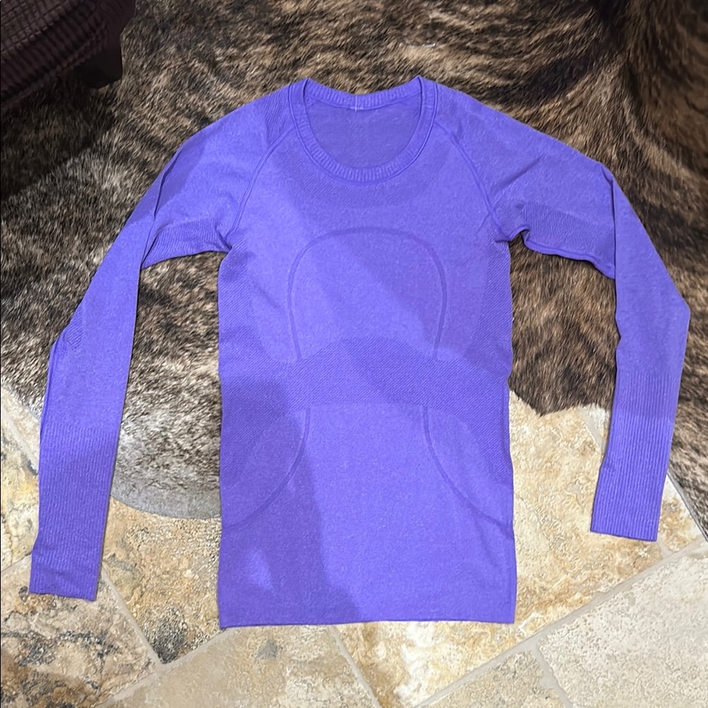 Lululemon swiftly long sleeve size 6